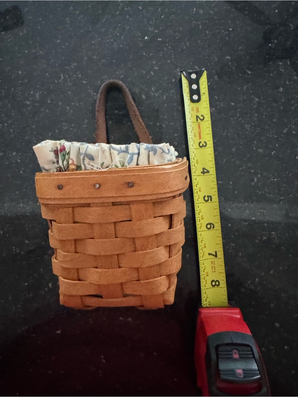 Longaberger Chive Basket 1996 with Floral Ruffle Liner and plastic liner - Picture 7 of 8